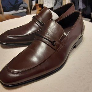 New Kenneth Cole brown loafer - size 9